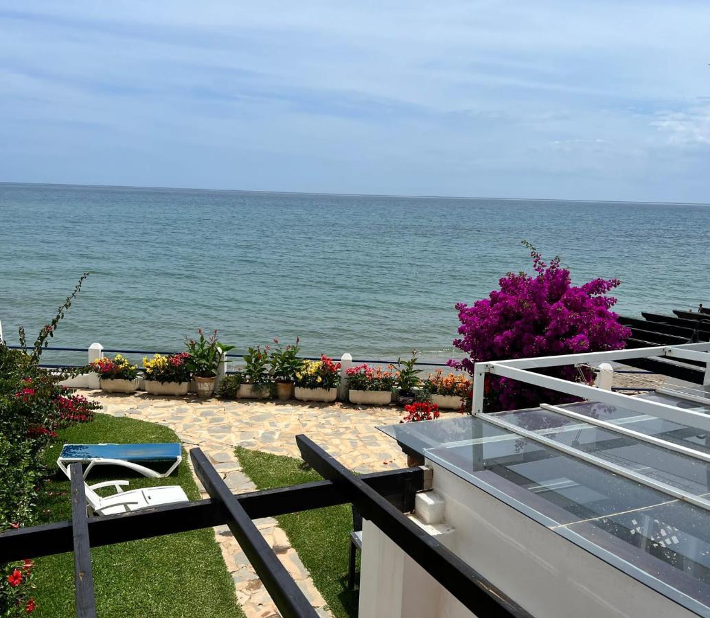 Newly Renovated 2 Bedroom Beachfront House Sitio de Calahonda Exterior foto