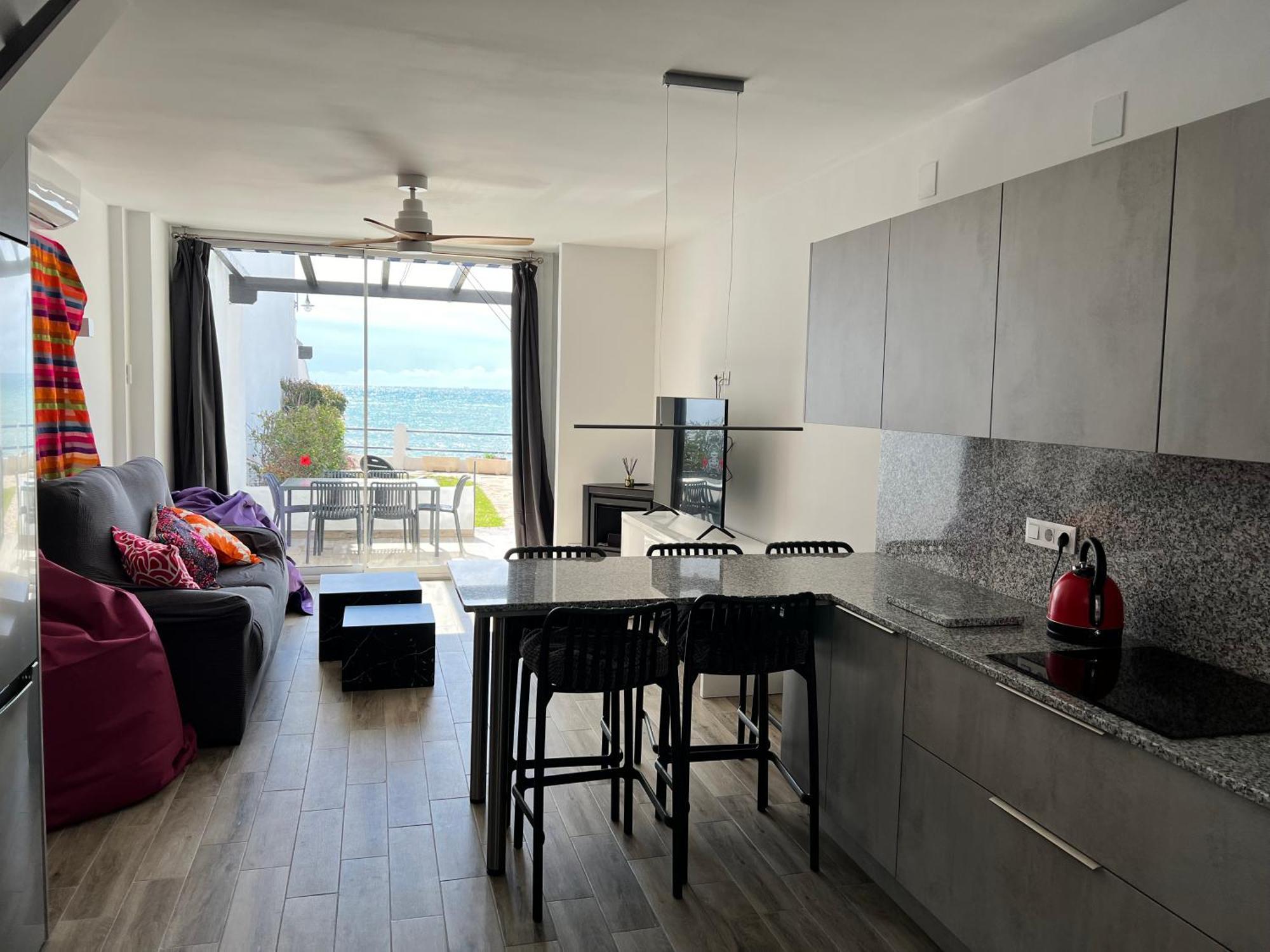 Newly Renovated 2 Bedroom Beachfront House Sitio de Calahonda Exterior foto