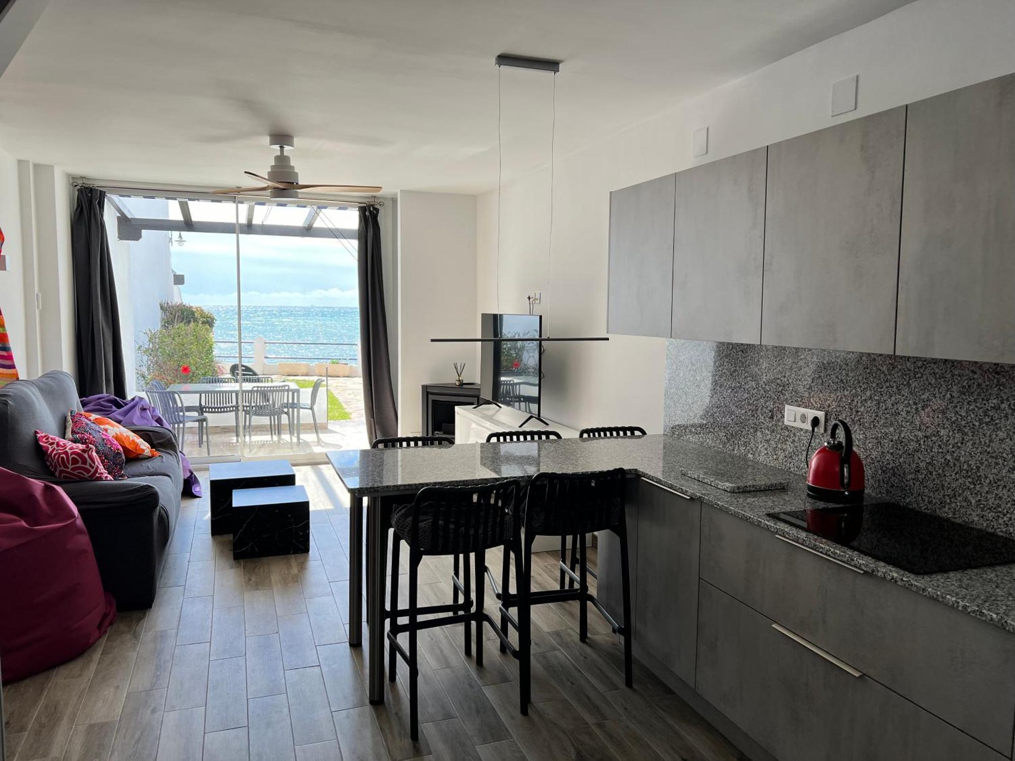 Newly Renovated 2 Bedroom Beachfront House Sitio de Calahonda Exterior foto