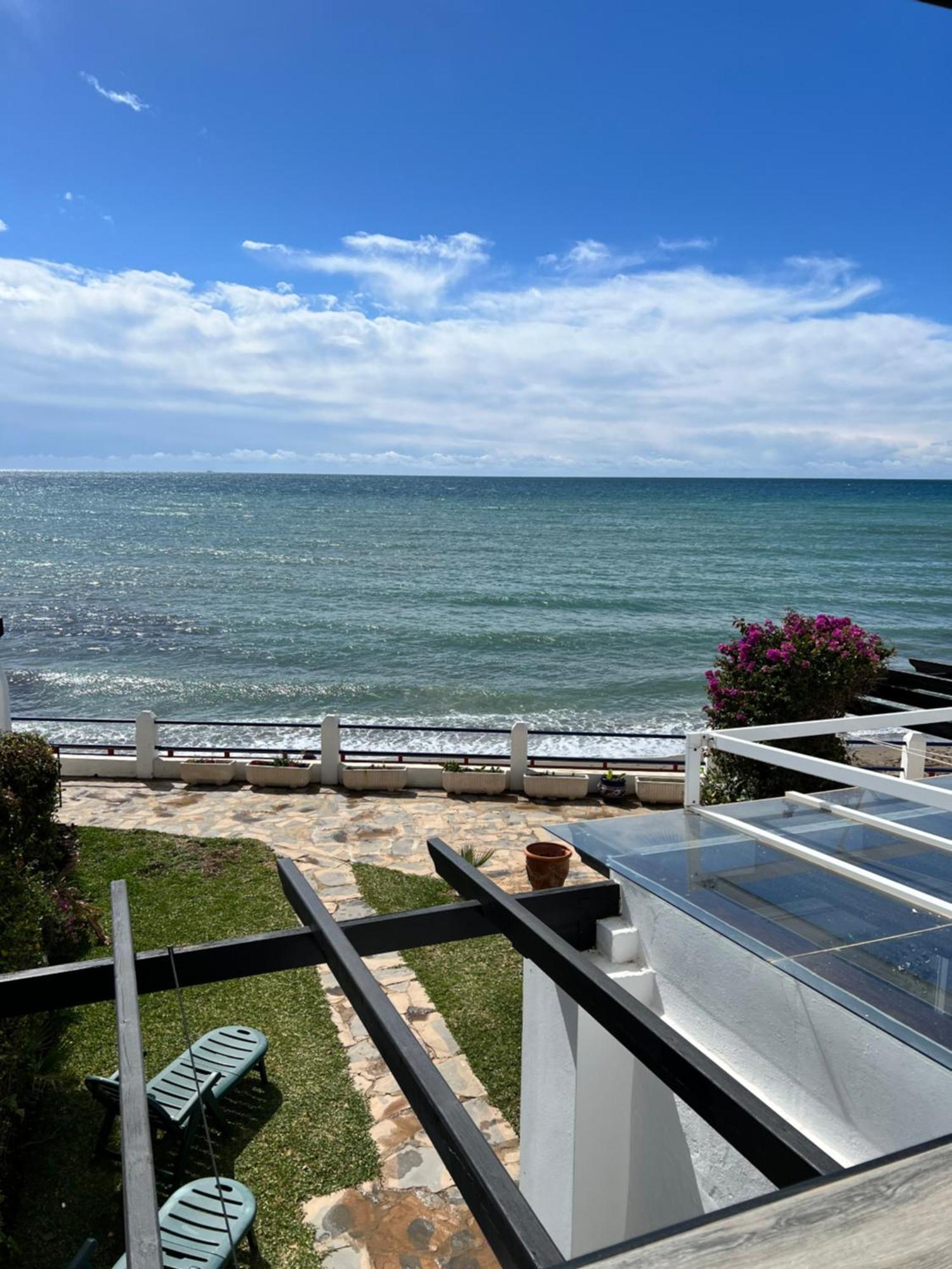 Newly Renovated 2 Bedroom Beachfront House Sitio de Calahonda Exterior foto