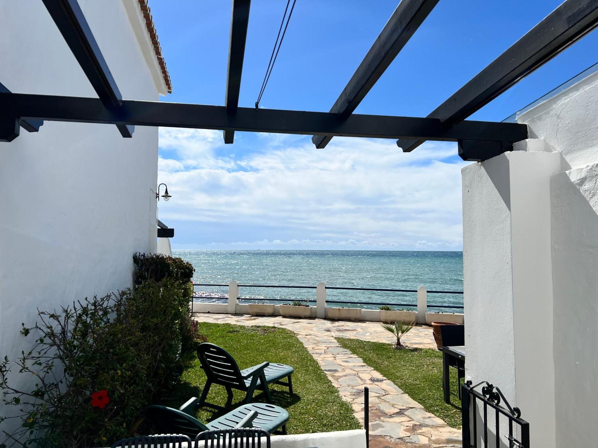 Newly Renovated 2 Bedroom Beachfront House Sitio de Calahonda Exterior foto