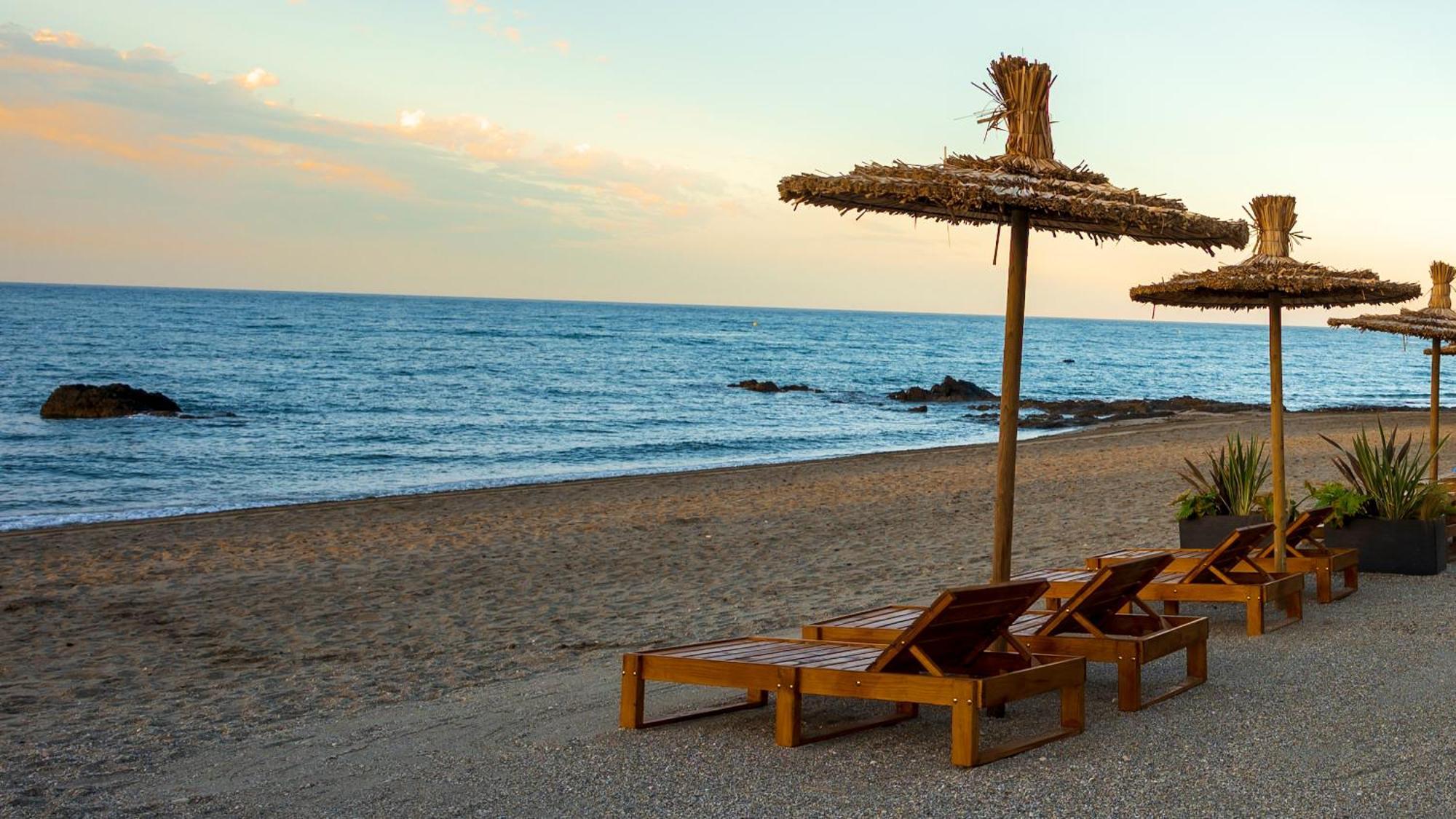 Newly Renovated 2 Bedroom Beachfront House Sitio de Calahonda Exterior foto